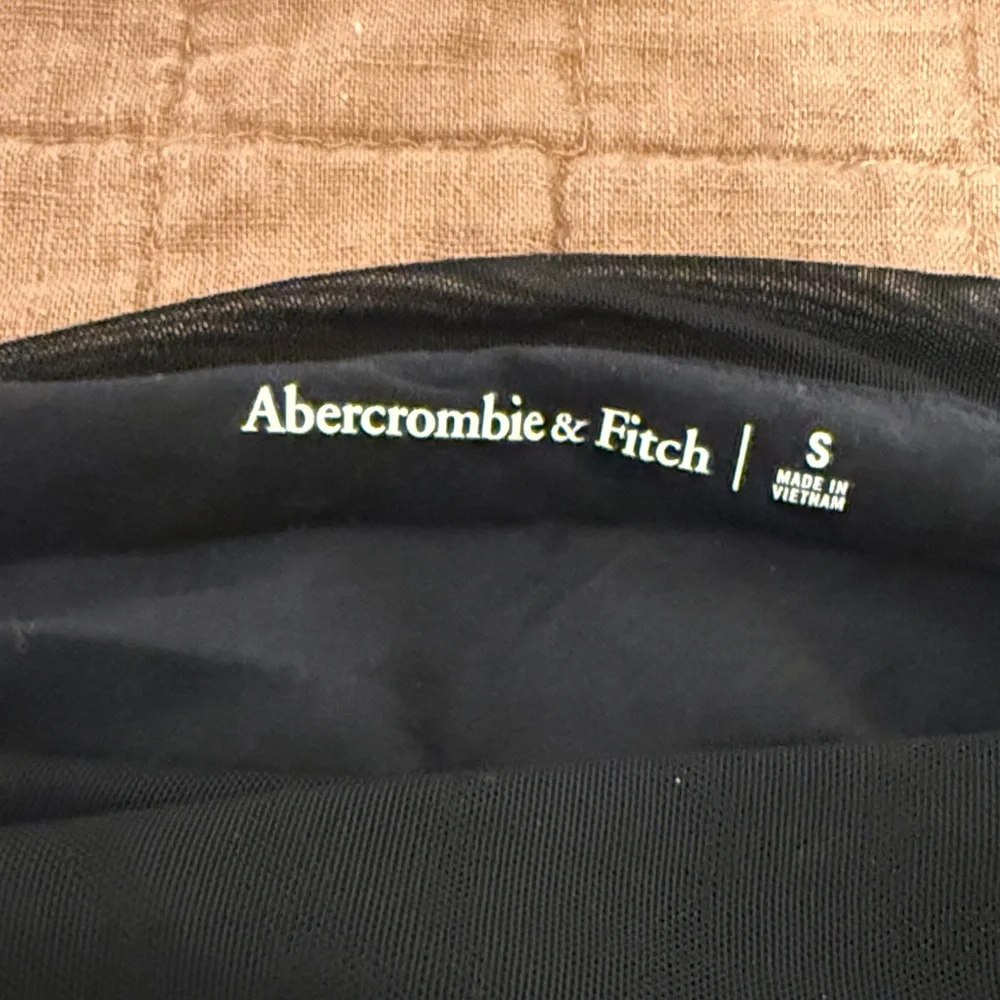 Abercrombie & Fitch Elegant Black Ruched Top - Picture 2 of 4